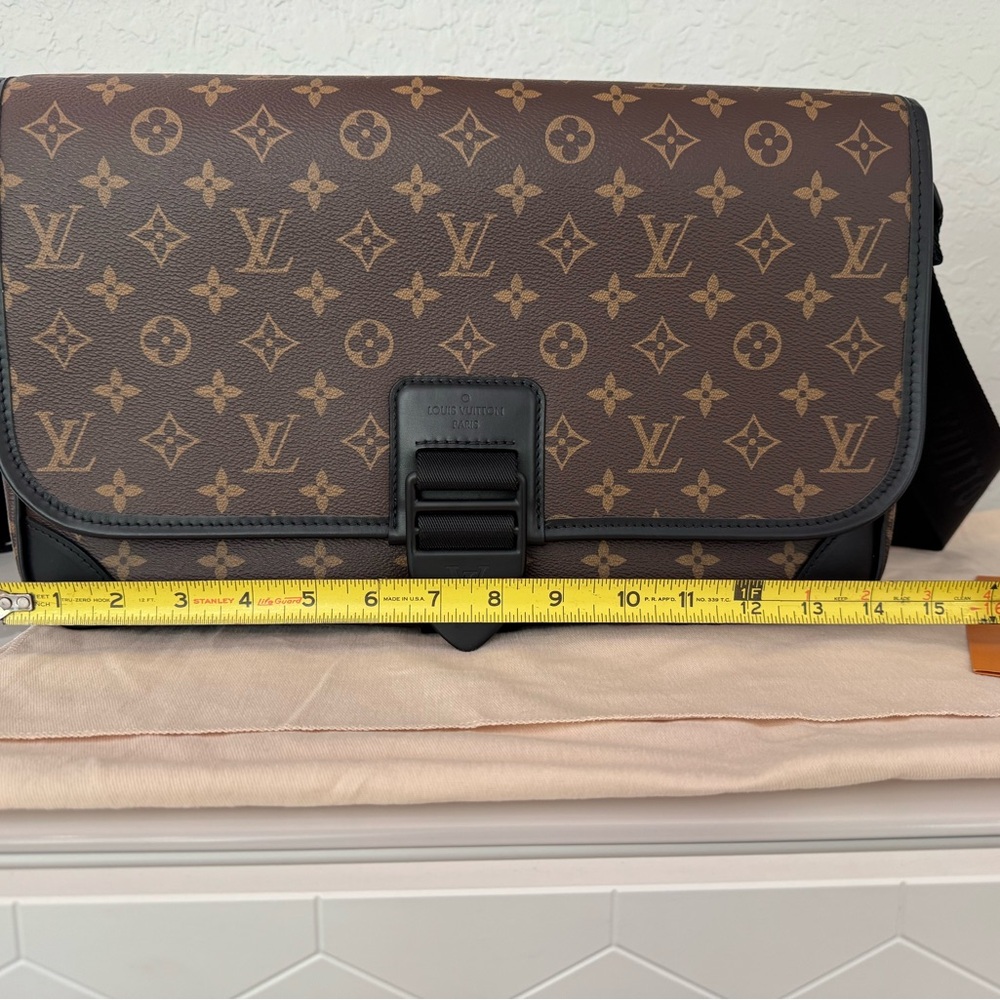 Louis Vuitton Monogram Messenger Bag in Brown and Black - Picture 3 of 16